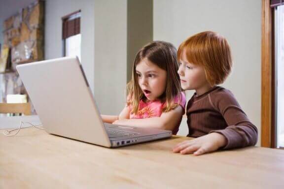 Kinderen op een website