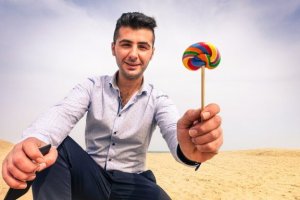 Kinderen leren om geen eten van vreemden te accepteren