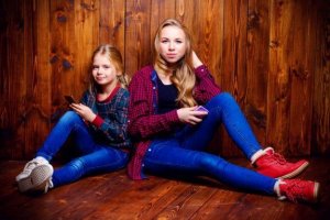 Wat beïnvloedt de relatie tussen broers en zussen tijdens de puberteit?