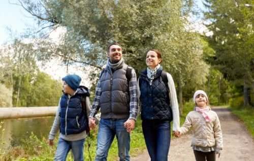 De voordelen van wandelen met het gezin