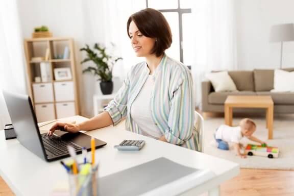 Moeder gaat weer terug naar school