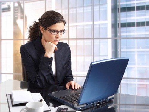 Vrouw is weer aan het werk