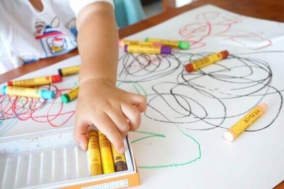 Kindertekening en waskrijtjes
