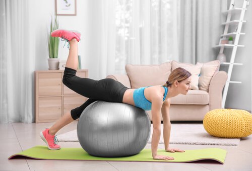 Pilates om in de periode na de bevalling te trainen