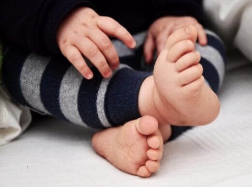 De voeten van een baby