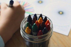 Hoe kleuren in kindertekeningen te interpreteren