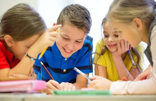 Kinderen werken samen