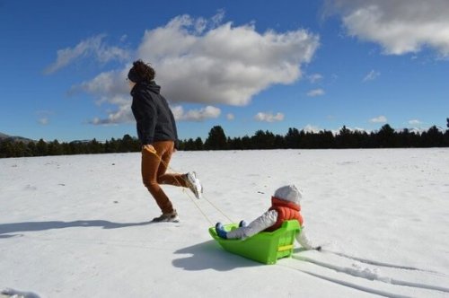 Sneeuwspelletjes kunnen niet zonder een slee