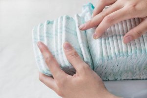 Hoe maak je een driewieler van luiers