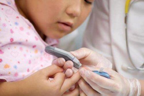 Bloedsuikerspiegel controleren bij kinderen