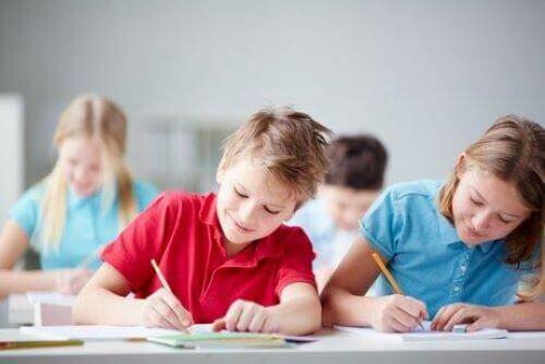 Kinderen in een klaslokaal