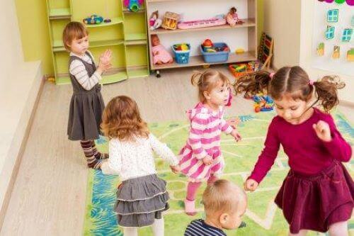 Kinderen leren sociale vaardigheden door te spelen