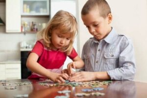 Denkspelletjes voor kinderen die ze thuis kunnen spelen