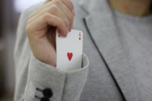 Speelkaart in een mouw