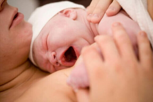 Wat voelt een baby tijdens de bevalling?