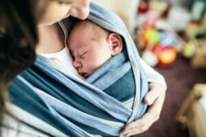 Aanbevelingen voor het veilig dragen van een baby