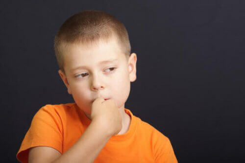 Nagelbijten bij kinderen te voorkomen