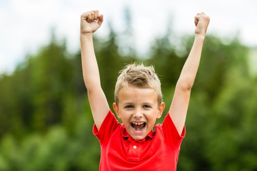 Jongen met positieve eigenwaarde
