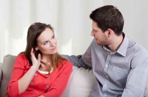 Koppel praat met elkaar over angst voor het huwelijk