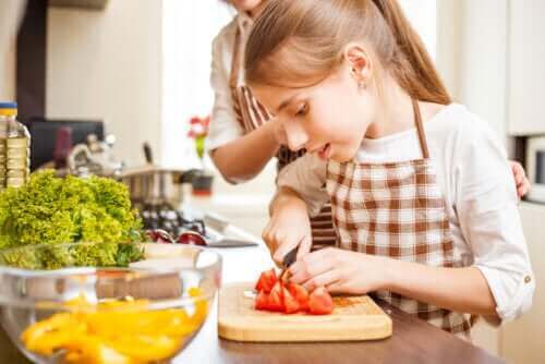 Moeder en dochter aan het koken