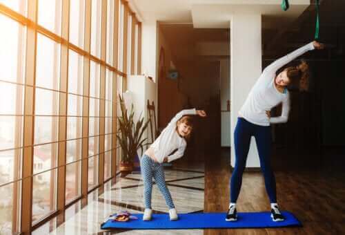 Yoga is een van de activiteiten om als gezin te doen