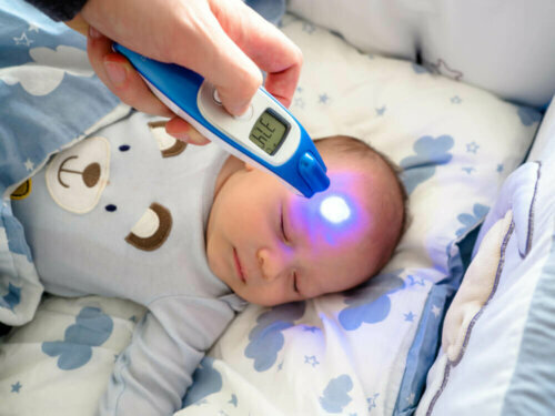 Hoe voor baby's met het coronavirus zorgen