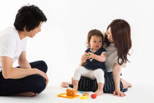 Ouders spelen met hun peuter