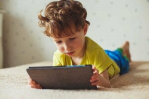 De negatieve effecten van schermtijd op kinderen