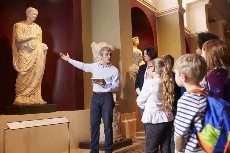 Schoolreisje naar een museum