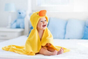 De ontwikkelingsfasen in het eerste jaar van een baby's leven