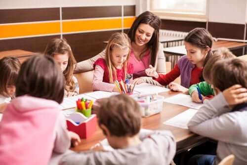 Leerlingen in een curriculum verrijkingsplek in de klas
