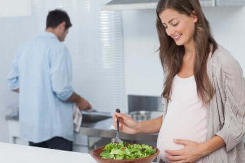 Eet groene bladgroenten tijdens de zwangerschap