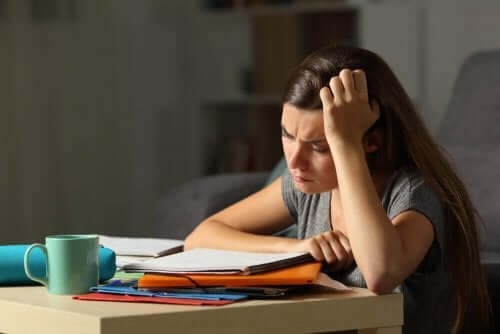 Hoe weet je of je tiener uitgeput en gestrest is?
