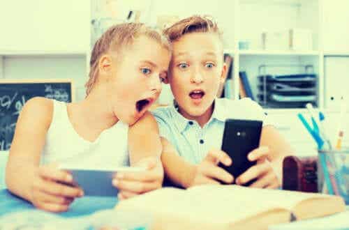 Hoe om te gaan met de YouTube-verslaving van je tiener