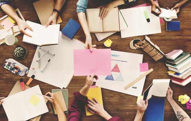 De voordelen van brainstormen in een groep