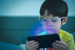 Mobiele telefoons zijn geen speelgoed voor kinderen