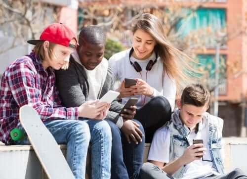 Gevaarlijke trends voor tieners op sociale netwerken
