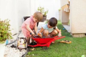Vies worden tijdens het spelen en de ontwikkeling van kinderen