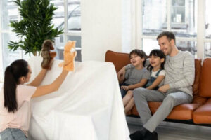 Voordelen van spelen met poppen in de vroege kinderjaren