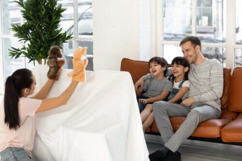 Voordelen van spelen met poppen in de vroege kinderjaren