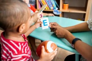 Wat is pediatrische neuropsychopedagogiek?