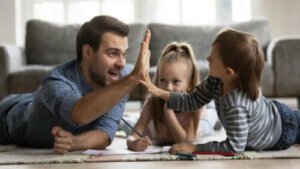 Hoe lof en beloningen bij kinderen te gebruiken