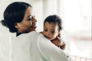 Hoe u uw baby vanaf de geboorte emotioneel kunt stimuleren.