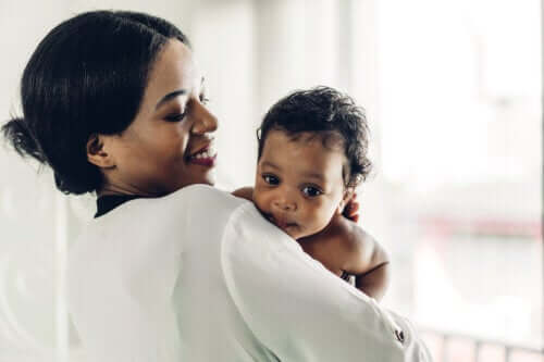 Hoe kun je je baby vanaf de geboorte emotioneel stimuleren?