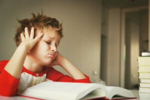 Hoe kinderen te motiveren die hun interesse in leren verliezen?