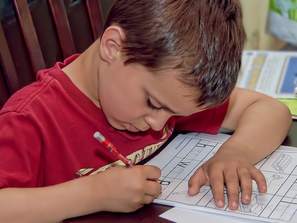 Hoe motiveer je je kinderen om hun huiswerk te maken?