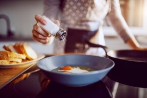 Moeten we zout toevoegen aan het eten van kinderen?