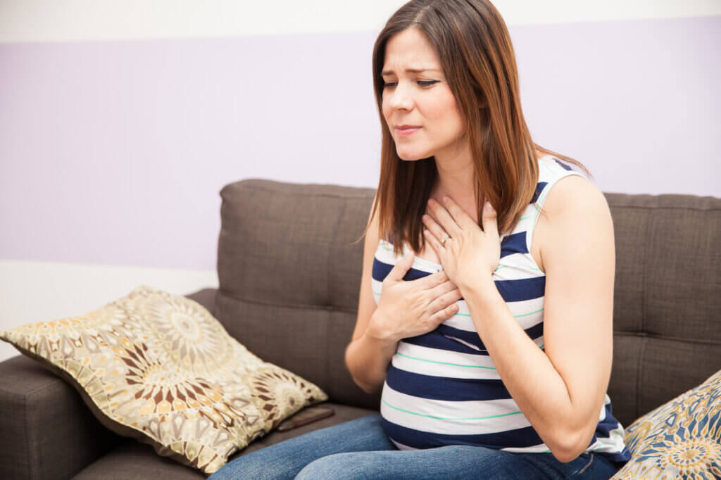 4 Natuurlijke remedies tegen brandend maagzuur als je zwanger bent