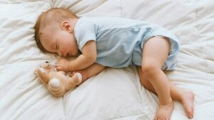Hoe en wanneer verhuis je je baby naar zijn eigen kamer?