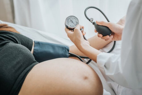 Lage bloeddruk tijdens de zwangerschap: symptomen en behandeling
